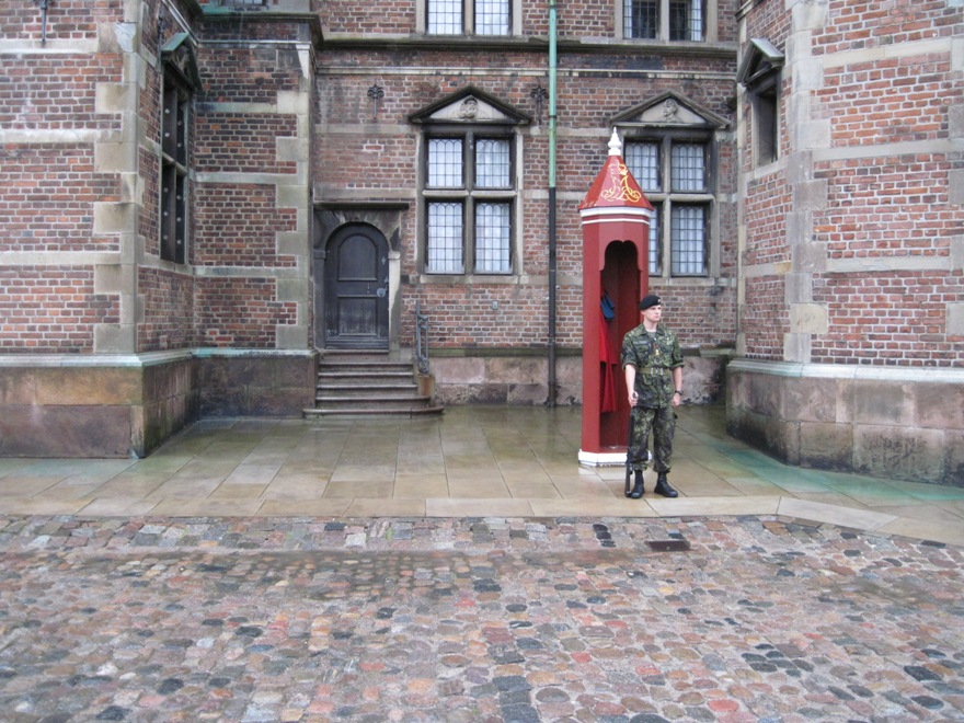 Copenaghen- Una guardia al castello- 050